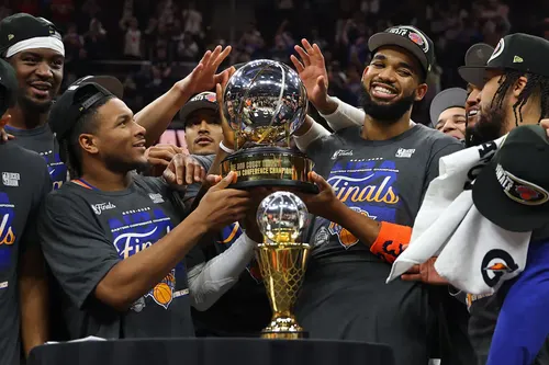 Los New York Knicks regresan a las Finales de la NBA tras aplastar 130-93 a los Cavaliers