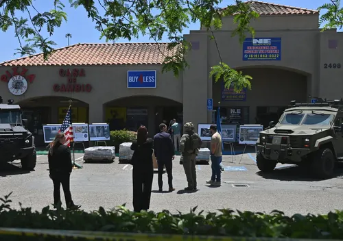 Descubren un túnel clandestino hacia México oculto bajo una tienda falsa en California