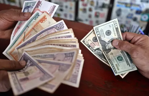 Dictadura cubana desploma su moneda: El dólar rompe la barrera de los 600 pesos en el mercado informal