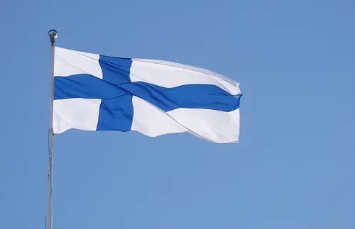 Finlandia clausura su espacio aéreo en el sureste y formaliza la Fuerza Terrestre de la OTAN ante la guerra en Ucrania
