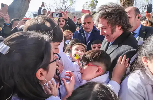 Las reformas económicas de Javier Milei logran reducir la pobreza infantil al 42,3%, el nivel más bajo en siete años
