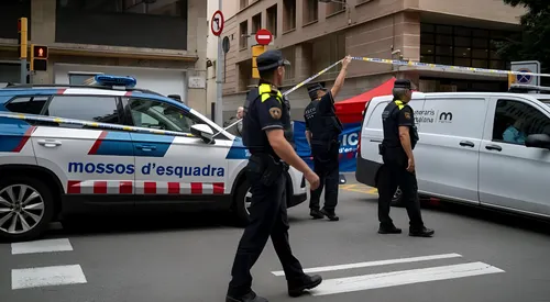 Ola de violencia en la Barcelona del PSOE: ejecutan a un hombre frente a una comisaría de la Policía Nacional