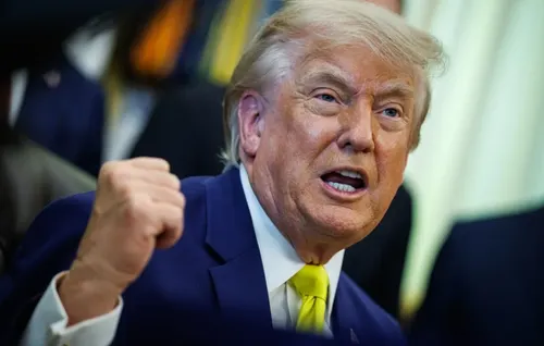 Donald Trump revela que EE.UU. ha transportado millones de barriles de petróleo frente a los ojos del régimen iraní