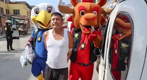 La Policía de Perú se disfraza de mascotas del Mundial para capturar a un narcotraficante