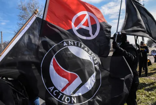 Acusan a 15 miembros de Antifa en Minneapolis por conspirar para sabotear y atacar operaciones del ICE