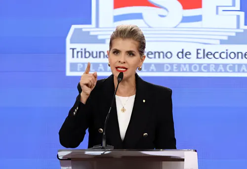 Evacúan de urgencia a la presidente Laura Fernández tras una fuerte explosión en zona de minería ilegal