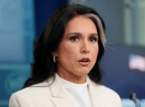 Documentos desclasificados por Gabbard prueban que Fauci financió experimentos en China y encubrió el origen del COVID-19