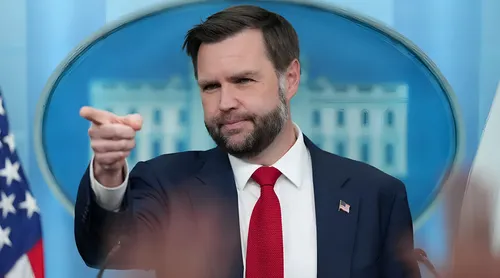 JD Vance desmiente el supuesto cierre del Estrecho de Ormuz por parte de Irán