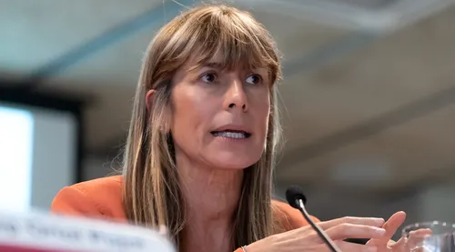 Begoña Gómez entrega su pasaporte en Plaza de Castilla por orden del juez Peinado