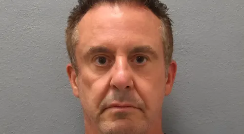 Arrestan a un depravado sexual en Florida tras secuestrar a una menor y ocultarla en una secadora de ropa