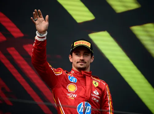 Charles Leclerc sella su lealtad eterna con Ferrari y va por los récords históricos de Michael Schumacher