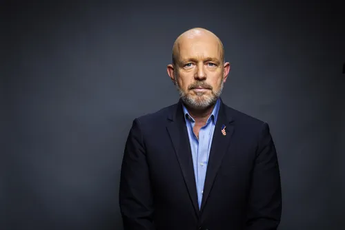 Steve Hilton lidera las primarias abiertas para gobernador de California contra el demócrata Xavier Becerra