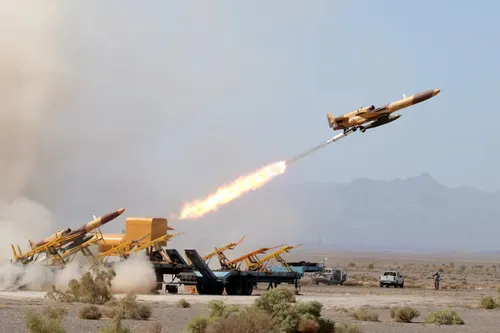 Fuerzas estadounidenses y kuwaitíes interceptan dos misiles balísticos lanzados por el régimen terrorista de Irán