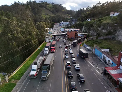 Ecuador elimina la tasa a las importaciones colombianas tras el triunfo de la derecha