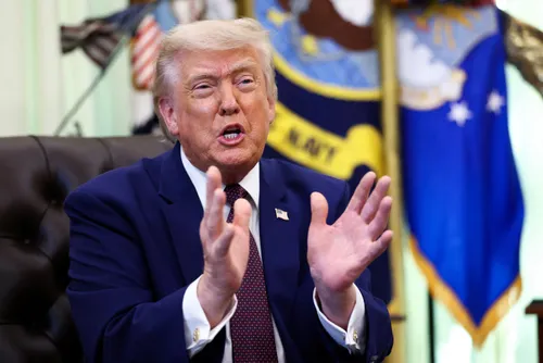 Donald Trump anuncia represalias militares contra Irán tras el derribo de un helicóptero Apache en el estrecho de Ormuz