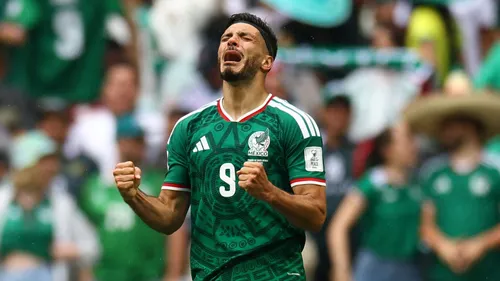 México inaugura el Mundial con una eufórica victoria en casa de 2-0 ante Sudáfrica