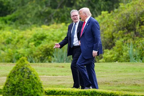 Donald Trump asegura que Keir Starmer dimitirá como primer ministro del Reino Unido: “Le deseo lo mejor”