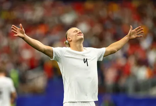 Haaland viste de héroe a Noruega en el epílogo y sella el boleto a octavos de final para enfrentar a Brasil