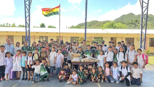 Elon Musk destaca el impacto de Starlink en 14 escuelas rurales de Bolivia