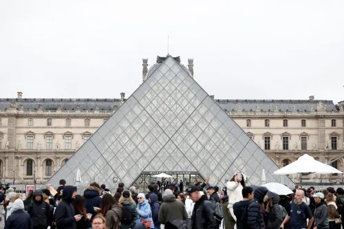 Cerebro del millonario robo al Museo Louvre se quejó del botín y admitió que "podrían haber robado más"