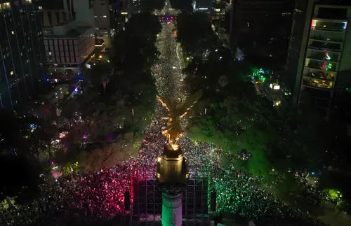Una estampida humana en Ciudad de México deja tres muertos durante los festejos por el pase a octavos de final del Mundial