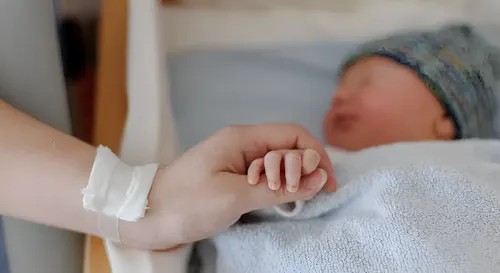 Seguridad Social de EE. UU. regalará una tarjeta de identidad de edición limitada a los bebés nacidos en el 250 aniversario del país