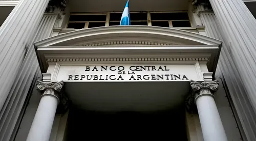 El Banco Central de Argentina refinancia 6.000 millones de dólares con la banca internacional y despeja vencimientos hasta 2028