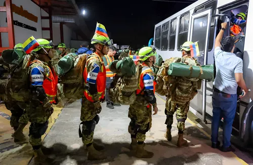 Misión humanitaria de El Salvador se queda en Venezuela de forma indefinida tras los terremotos