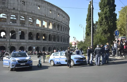 Identifican a más de 350 personas y detienen a diez delincuentes en una macrooperación en el Coliseo de Roma