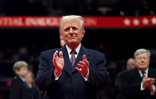 Donald Trump difunde el diseño de un nuevo billete de 100 dólares con su firma por el 250 aniversario de EE. UU.