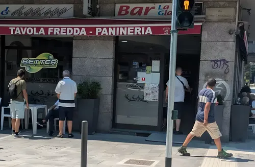 "Me divertí, apenas salga lo vuelvo a hacer": las palabras del joven que apuñaló a un hombre en un bar en Milán