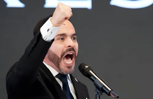 Abelardo de la Espriella planta cara al petrismo y denuncia intento de golpe de estado