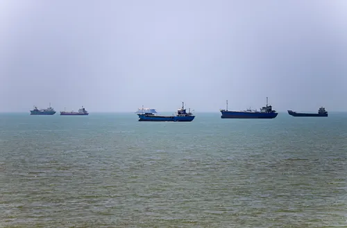 Escalada en Ormuz: denuncian ataques del régimen de Irán a tres buques petroleros en 24 horas