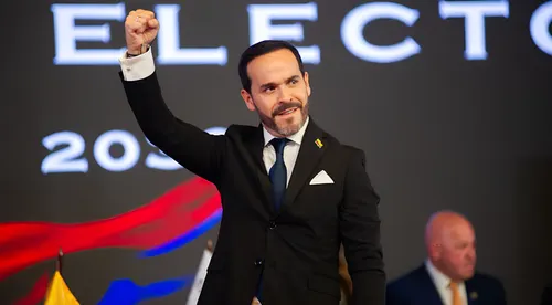 Abelardo De La Espriella anuncia la eliminación de 229 cargos para ahorrar 10.000 millones de pesos anuales