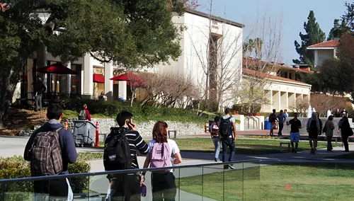 EE. UU. elimina la "duración de estatus" para estudiantes extranjeros a fin de frenar el fraude