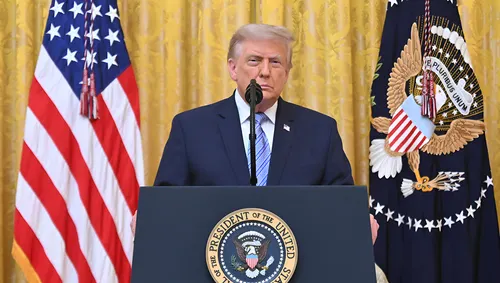 Trump revela red espía china que obtuvo datos de 220 millones de votantes en EE. UU.