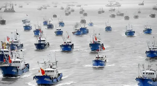 El Gobierno de Argentina impone sanciones por más de 2.700 millones de pesos a dos buques chinos por pesca ilegal