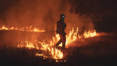 Incendios descontrolados en Francia y España obligan a evacuar a más de 250.000 personas