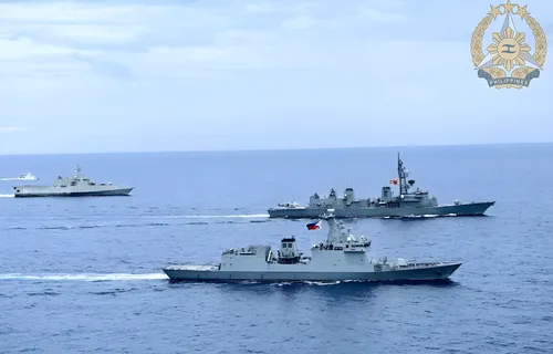 Estados Unidos y Japón realizan maniobras militares junto a Filipinas en el mar de China Meridional