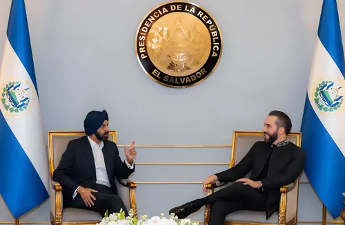 Nayib Bukele y el presidente del Banco Mundial abordan proyectos de inversión e inteligencia artificial en El Salvador