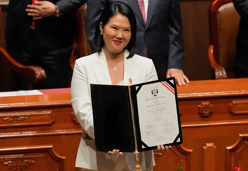Keiko Fujimori asume la Presidencia de Perú tras un histórico retorno del fujimorismo al Palacio de Gobierno