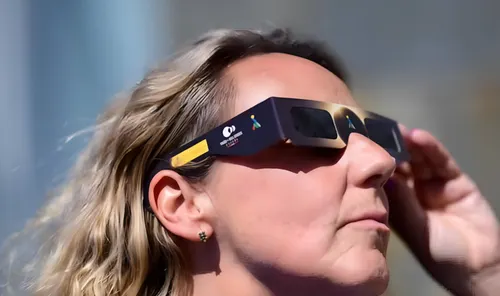 El gobierno español y la ONCE repartirán dos millones de gafas para ver el eclipse del próximo 12 de agosto