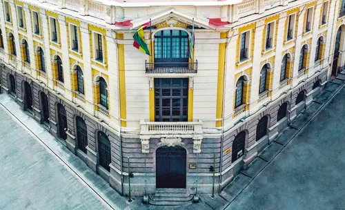 Bolivia anuncia el cierre de su embajada en Irán y consolida su giro geopolítico