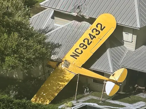Una avioneta se estrella contra una residencia en Texas durante las maniobras de aproximación