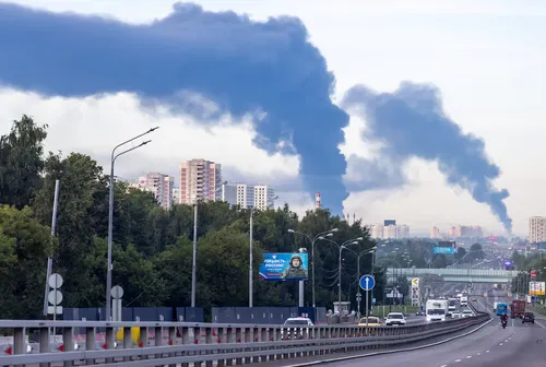 Ucrania ejecuta un ataque masivo con drones contra Moscú e incendia un megapolo logístico ruso