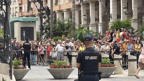 Pedro Sánchez y Fernando Grande-Marlaska son recibidos con abucheos y gritos de "dimisión" durante su visita a Ceuta
