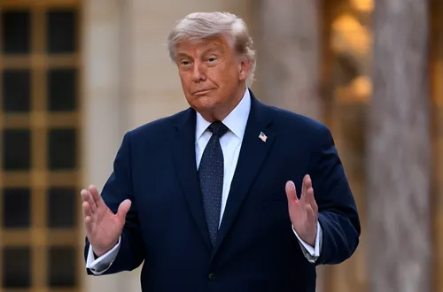Trump pide el voto para los republicanos y así evitar una catástrofe como en Ceuta