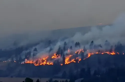 El incendio forestal de Bradley Creek se duplica en Canadá y arrasa más de 2.600 hectáreas