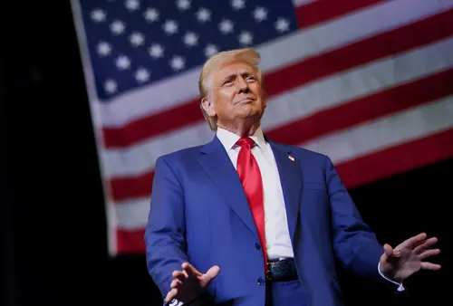 Memorandos desclasificados revelan que el FBI investigó en secreto a Donald Trump como un presunto "agente ruso" en 2017
