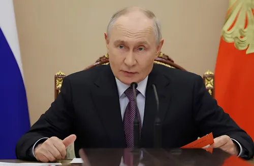 Putin intensifica la persecución política y busca proscribir al único partido contrario a la invasión de Ucrania